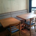 自然派中華 クイジン - 店内　窓際テーブル席