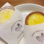 ミワトルテ - 左:チーズタルト、右:マカオ風エッグタルト