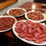 新羅苑 - お肉達