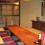 Washu To Wadan Kakomi Ryouridai An - 足を楽にのばせる掘りごたつ風のお席。約１０名様用の個室です。