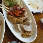 スプリング バレー ブルワリー - ソーセージ盛合せ（カットしてもらいました♪）　1,580円