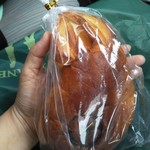 レストラン ペニーレイン - 那須だけに茄子の形。那須産の小豆が使われてる栗入りのどっしりあんぱん