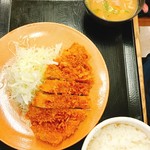 Katsuya - ロースカツ定食 690円