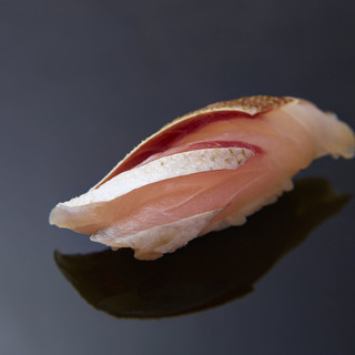 つまみと握りが交差する、職人技が光る「おまかせ」スタイル