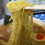 地頭鶏ラーメン本舗阿波家 - 細麺