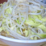 自家製太麺 ドカ盛 マッチョ - ラーメン中盛・野菜増し・ニンニク入り・麺固め・脂抜き・スープ熱く【７００円】