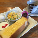 Kosumosu - ブレンドコーヒー380円とトースト(小倉)のモーニング