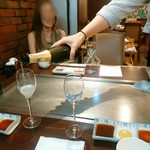 磐梯 - スパークリングワインを注いでくださいました！σ(^◇^;)