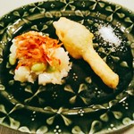 アレグロ コン ブリオ - ２皿目にリゾットも楽しい。芯が少し残った良い炊き上がり。枝豆、桜海老、そして冬瓜。揚げ物は何かと思えば、ズッキーニのお花の部分。中にはとろりとしたチーズ。