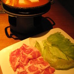くいどころBAR 然 黒崎店 - 豚とレタスのチゲ鍋