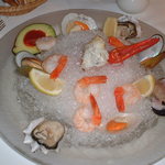 INTERCONTINENTAL HONG KONG - 少し前の写真。ルームサービスのシーフードプラッター