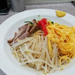 中華麺店 喜楽 - 茹でもやし側