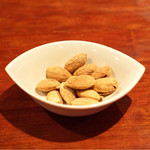 タパス・エ・バール - 付出しのナッツ