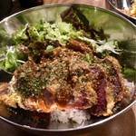 駅北酒場　肉山田肉男 - 本気で牛レアかつ丼
            限定2食