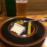 マメナカネ惣菜店 - チーズ２種盛り（２０１７．７．２９）