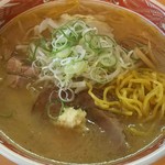 麺屋 朱雀 - 味噌ラーメン大盛 麺をひっぱりだし