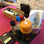 和風レストラン はしもと - 卓上の調味料