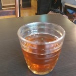 三日月氷菓店 - 熱いほうじ茶を用意