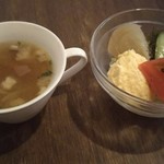 azito - ランチのスープとサラダ