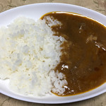 Gion Ajikou - 見た目は黄色い普通のカレーに見える。
                        スパイス等香りからして普通のカレーとは違う感じ。
                        まーアブラの感じから、ボンやククレ等とはベクトルが違うのもわかる。
                        本格カレーの辛口かな？って感じ。
                        
                        
                        