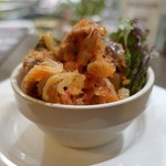 トリワイン ＰＩＫＯＳＨＨＨＵ - ズリ皮のやわらかトマト煮