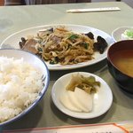 Sonenoya - 肉野菜炒め定食（ミニ冷奴、スープ、ご飯、お新香付）