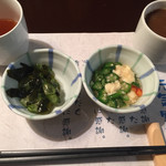 旬菜食健 ひな野 - きゅうりとわかめの酢の物と冷製茶碗蒸し、びわ茶と有機栽培栽培コーヒー。
この時点でもうお腹に入らない状態(笑)