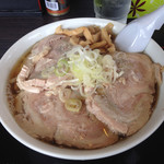 自家製太麺 渡辺 - らー麺680えん。煮豚トッピング220えん