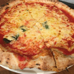 クッチーナ デル カンポ - マルゲリータ1500円！トマトと、チーズ、ピザソースのハーモニーバッチリ！