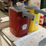 IKEAレストラン - ケチャップ＆マスタードマシン
