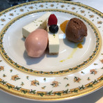 マノワール・ディノ - 