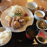 八重垣 - 唐揚げ定食＋生卵付き