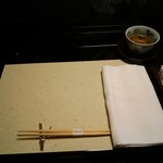 比良山荘 - どくだみ茶とおしぼり