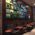 トゥルネラパージュ - ソファー等の家具はカリモク。