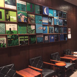 トゥルネラパージュ - 壁に飾られたレコードが素敵。