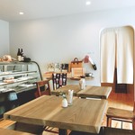 カンナキッチン - テーブルも木のあったかみと手触りバツグン