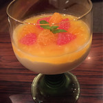 トゥルネラパージュ - 夏期限定、金、土、日限定のサフランのプリン。