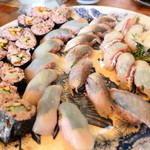 魚山人 - 古代米の寿司