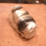 鮨 紺乃 - シンコ 三枚づけ