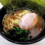 横浜ラーメン 福家 - ラーメン(並)！