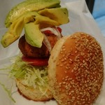 70751020 - グルテンフリー ベジバーガー ！フォークとナイフで食べました