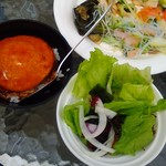 掛川花鳥園 - バイキングメニュー　ロコモコとサラダと惣菜