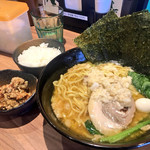 横浜家系ラーメン 銀家 - 