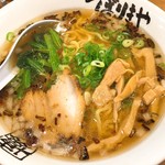 しょうゆらーめん(700円)