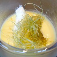 アルティザン ドゥ ラ トリュフ パリ - ランチセット 1944円 のそら豆のポタージュ