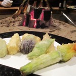 柳家 - 天ぷら：オクラ、ヤングコーン、茄子。イタマメ、名荷、花ズッキーニ。