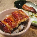 柳家 - 一口サイズの 鰻のタレご飯 に天然鰻の蒲焼きをのせて、美味しく頂きました。