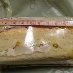 モルバン - 料理写真:ハムタマゴ＆ポテサラサンド　151円