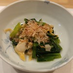 量平寿司 - 浅蜊と小松菜の和え物