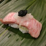 量平寿司 - 牛肉のキャビアのせ